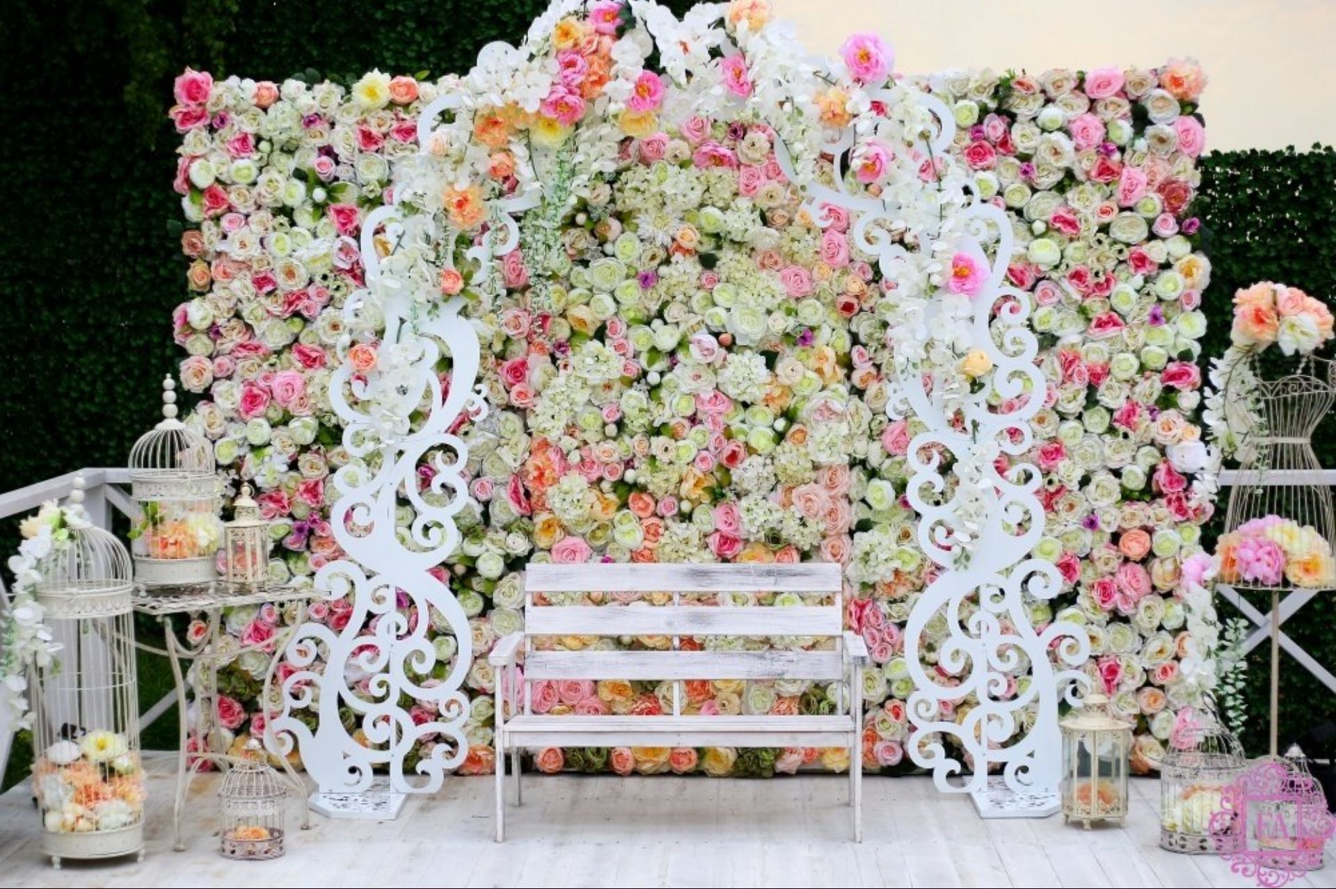 Цветочная фотозона на свадьбу
